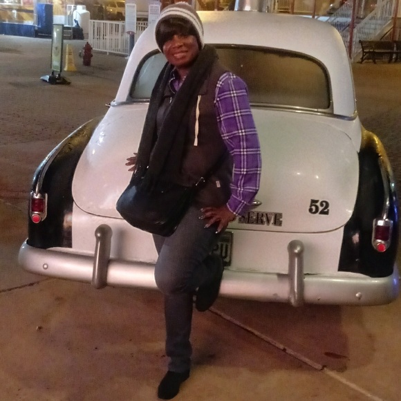 Meet your Posher, Liz - Picture 3 of 4